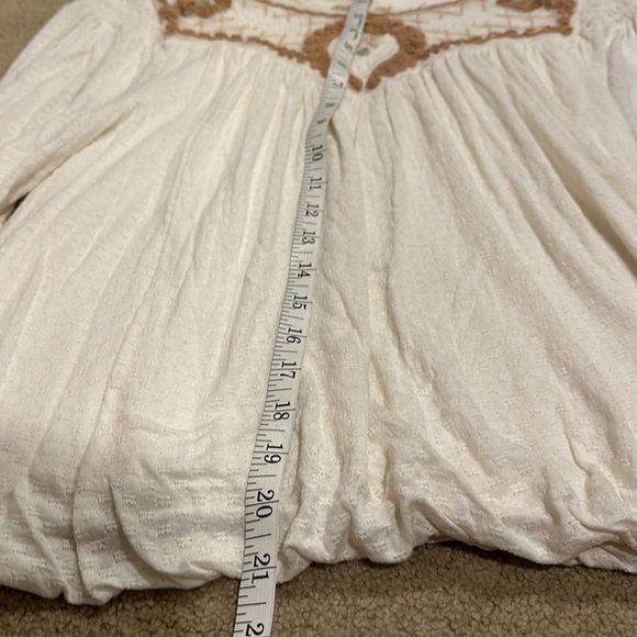 Free People Beautiful cream embroidered blouse in excellent condition!​​​​​​ - Picture 4 of 6